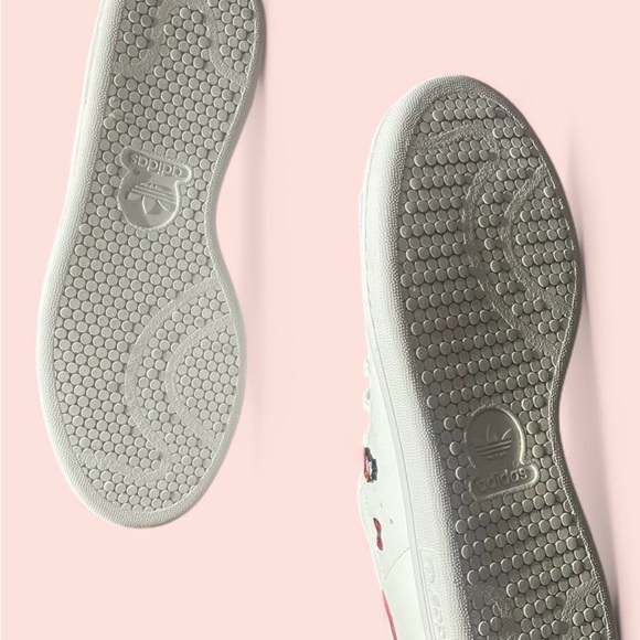 Adidas White with Hello Kitty design Sneakers Classic Style - Picture 2 of 7